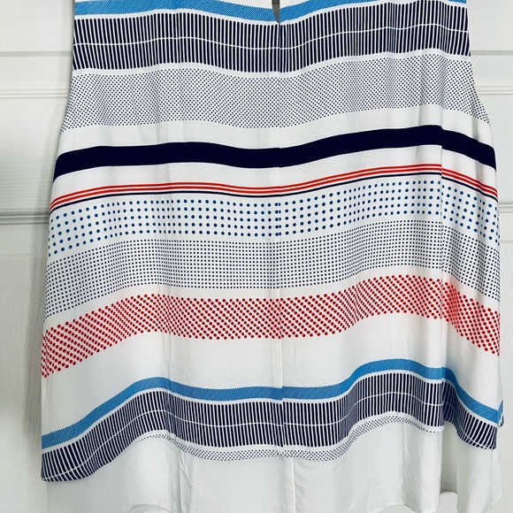 Elle Sleeveless Stripped Flowy Blouse Size Medium With Key Hole Back - Picture 2 of 2